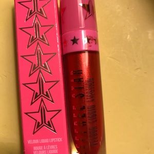 Jeffree Star liquid lipstick in shade Poinsettia